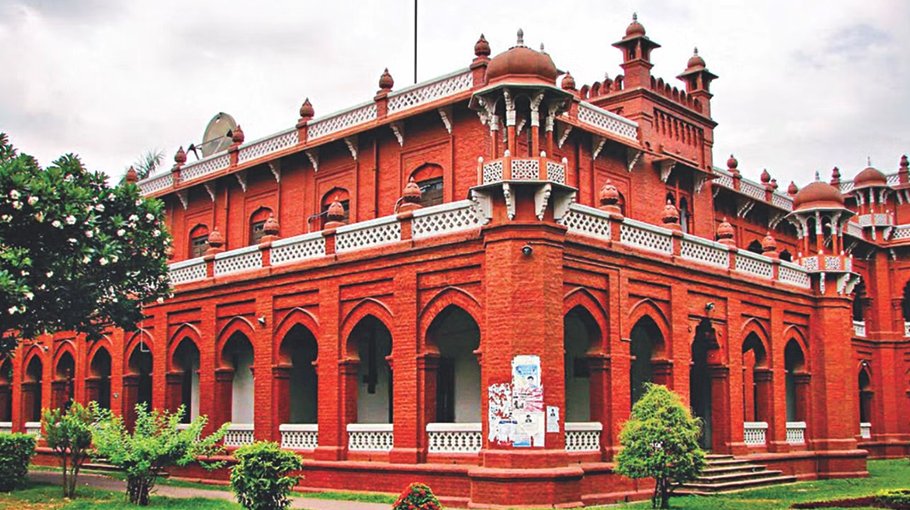 DU entry test for Arts, Law and Social Science unit held peacefully