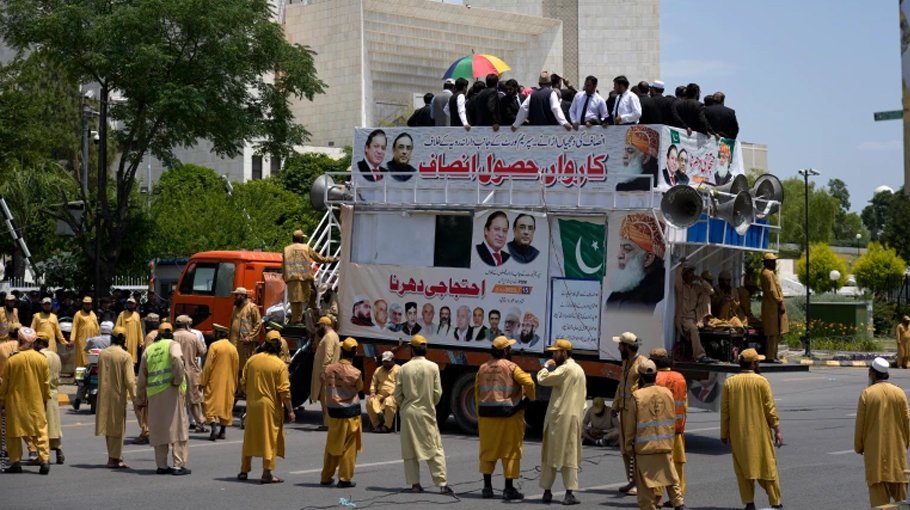 Pakistan gov’t vs judiciary tussle intensifies 