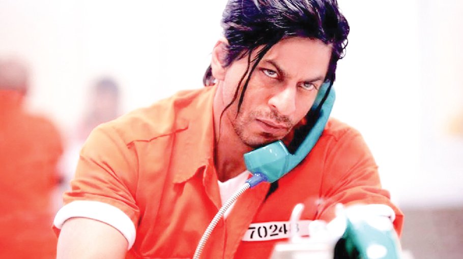 Farhan Akhtar looks to revive DON franchise; Shah Rukh Khan exits
