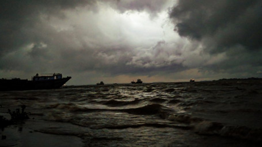 Met office forecasts storm in coastal   districts