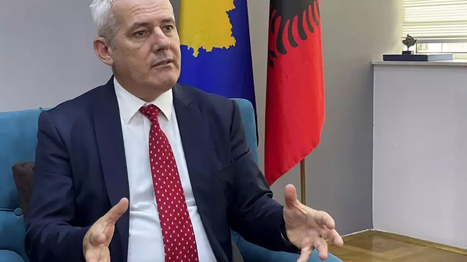 EU to hold crisis talks with Serbia, Kosovo