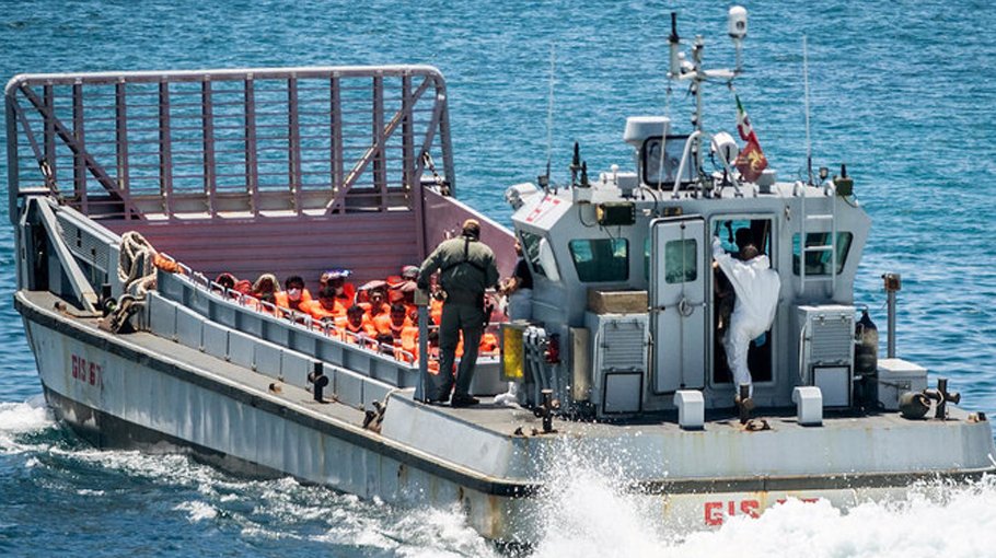 40 missing in Italy migrant boat  capsize