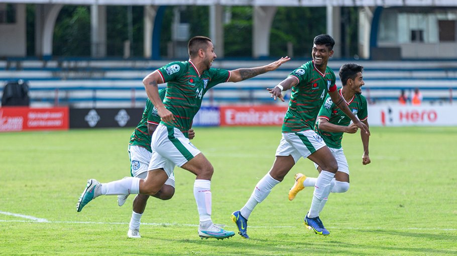 Bangladesh strongly stay on semifinal race