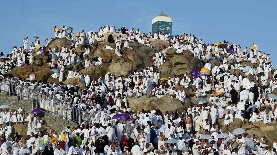 Hajj draws 1.8 m pilgrims, falls short of record  