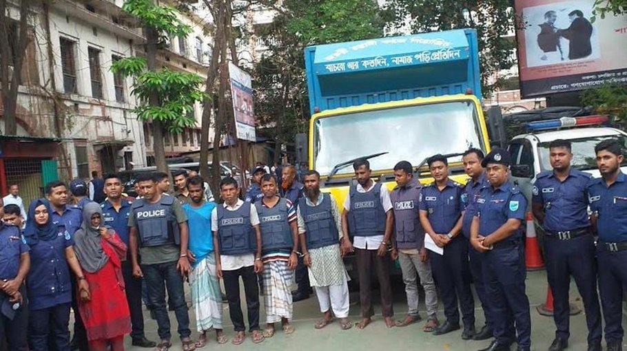 8 arrested over robbery  in Keraniganj 