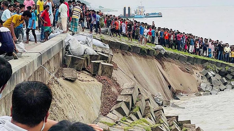 Panic grows as river erosion worsens in different dists 