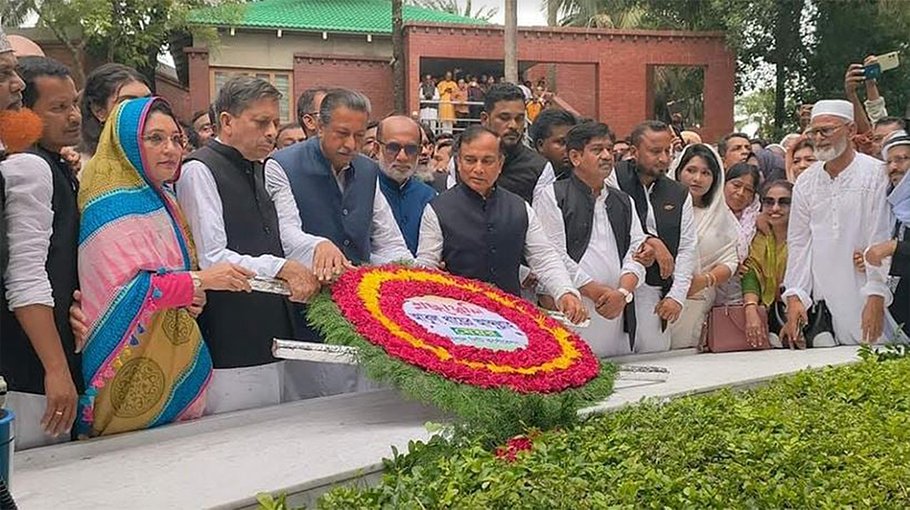 BCC Mayor pays homage to Bangabandhu