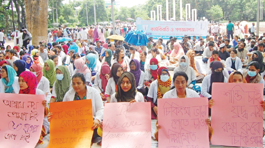 bsmmu-postgraduate-doctors-go-on-hunger-strike-for-better-pay