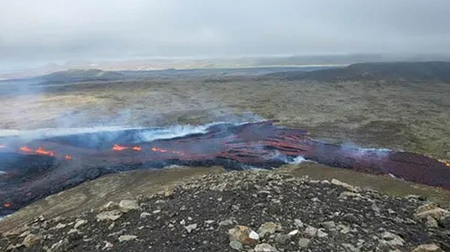 Volcano erupts near Icelandic capital