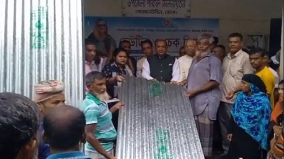 Fire victims get Ci sheet, financial aid in Bhola