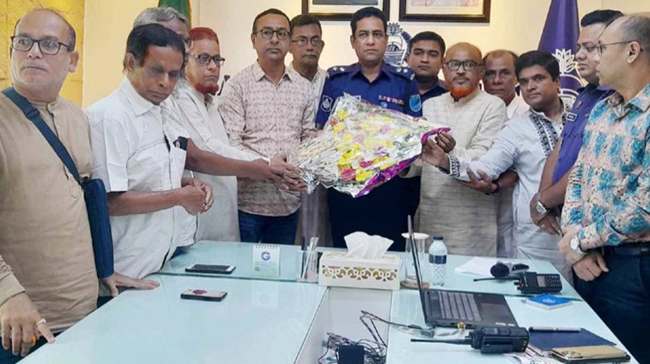 Narsingdi SP exchanges views with journos