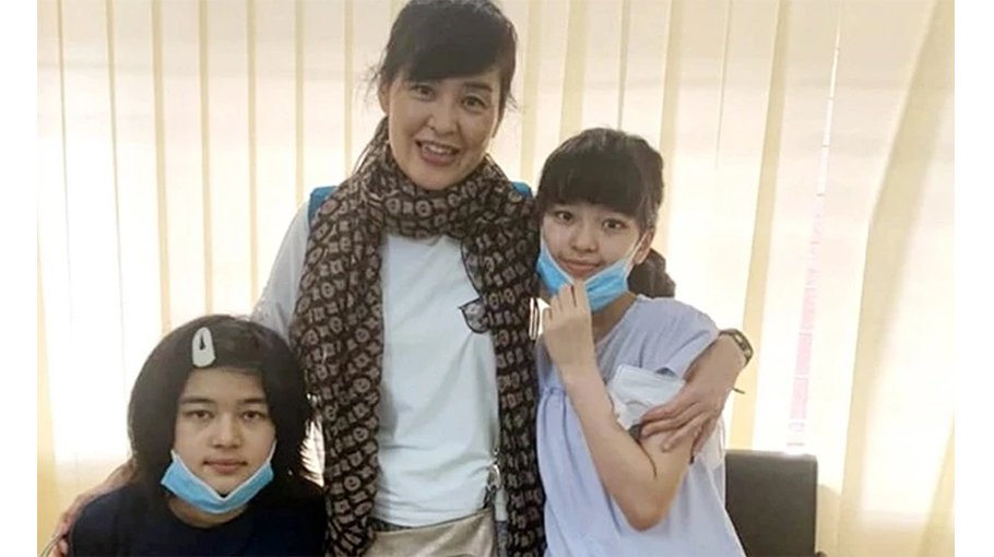 Japanese mother gets custody  of two daughters