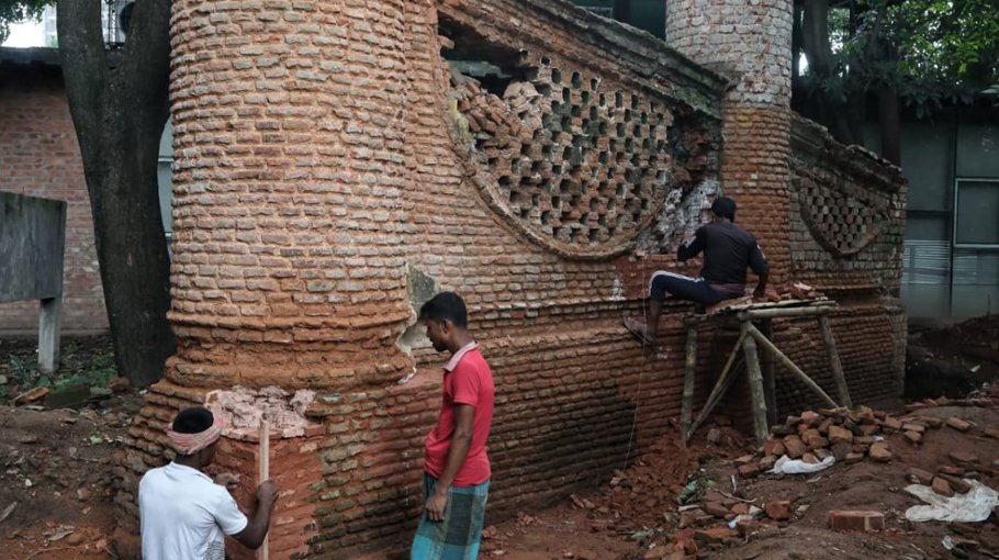 Over ‘350-year-old’ Dhaka Gate being renovated 