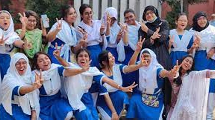 Girls outshine boys in pass rate and GPA-5 achievement