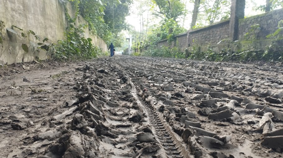 People suffer as two-km  road muddy in Bogura