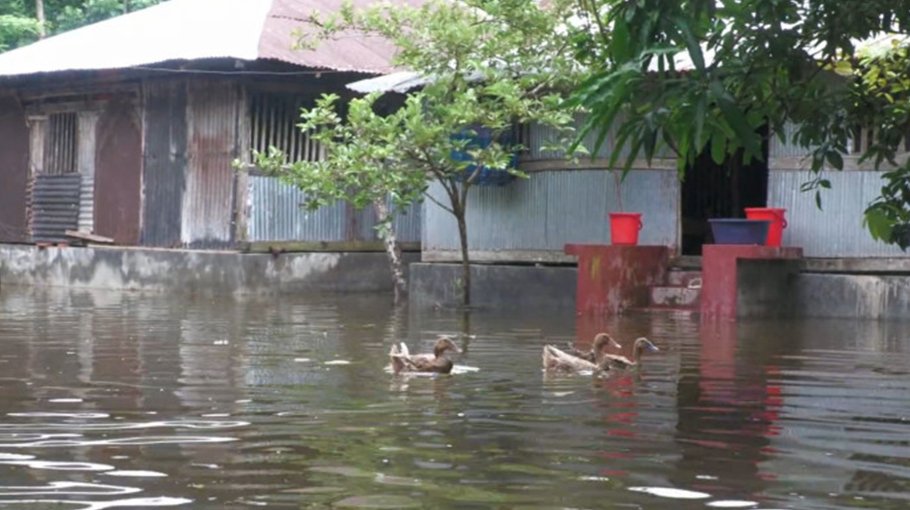 Hundreds of families marooned as Bagerhat embankment collapses