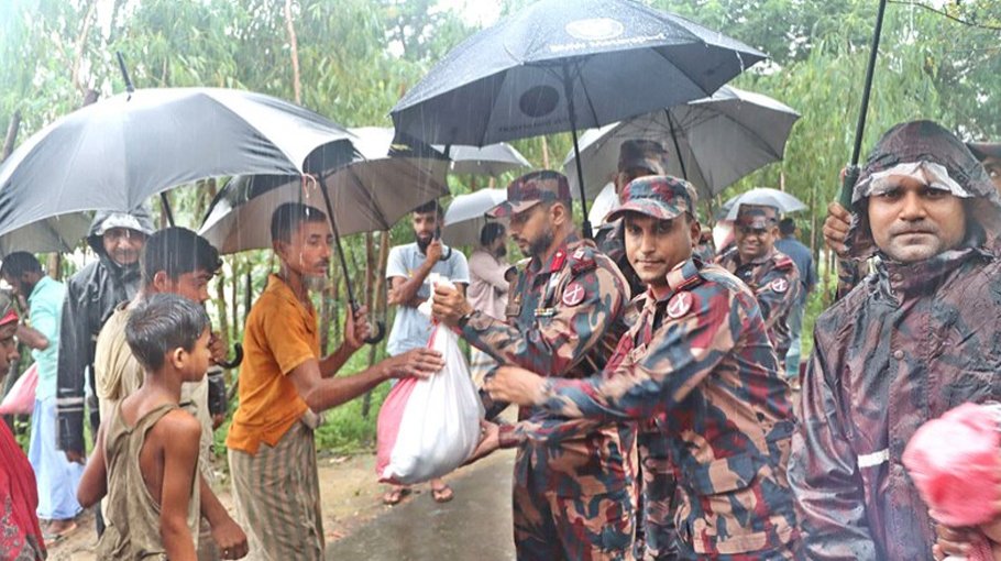 BGB distribute relief in Chattogram