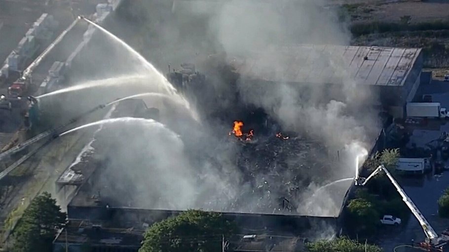 4 of a family die  of chemical   fire