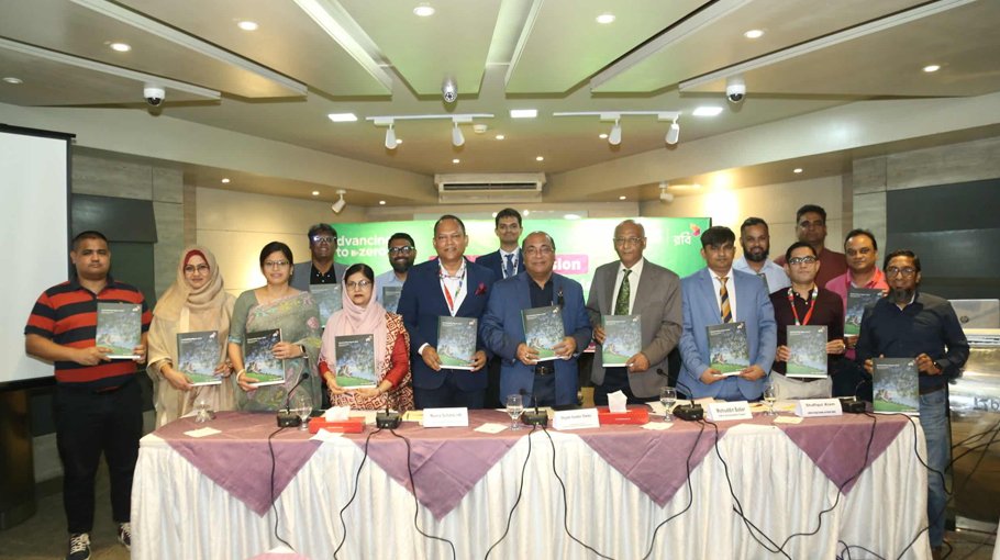 Grameenphone stands beside flood-affected families in Ctg