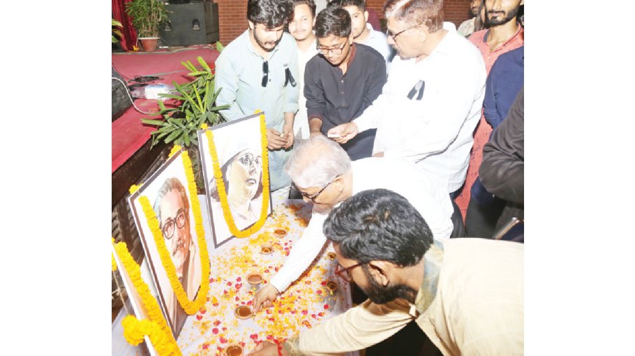 Tributes paid to Bangabandhu, Rabindranath and Nazrul at DU