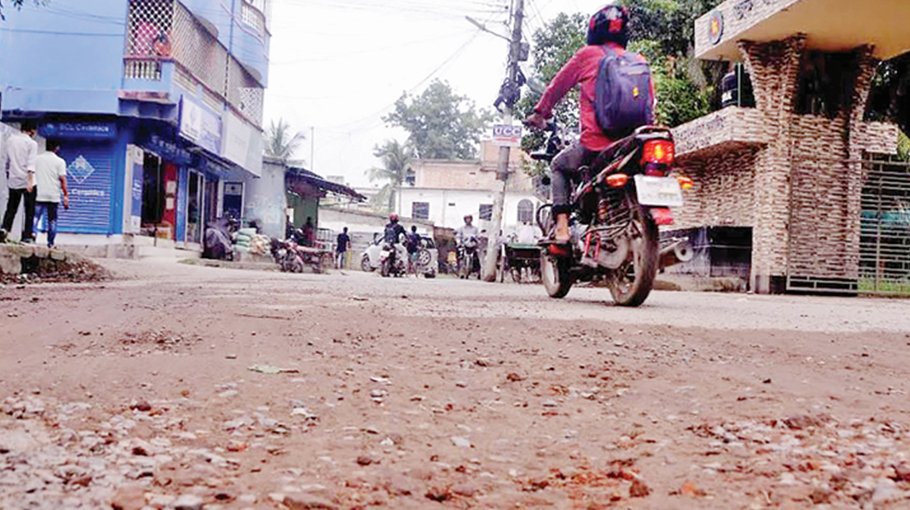 Roads in poor shape plague Jashore municipality 