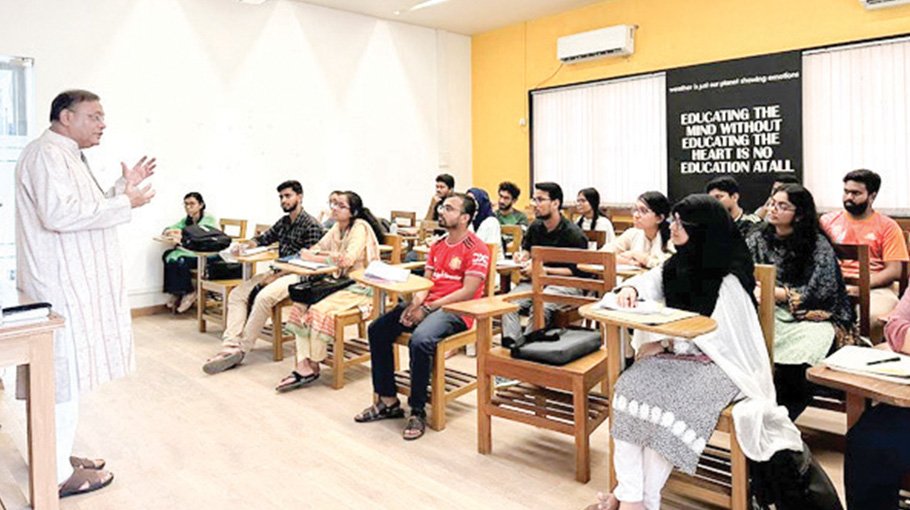 Dr Hasan teaches at DU despite busy life