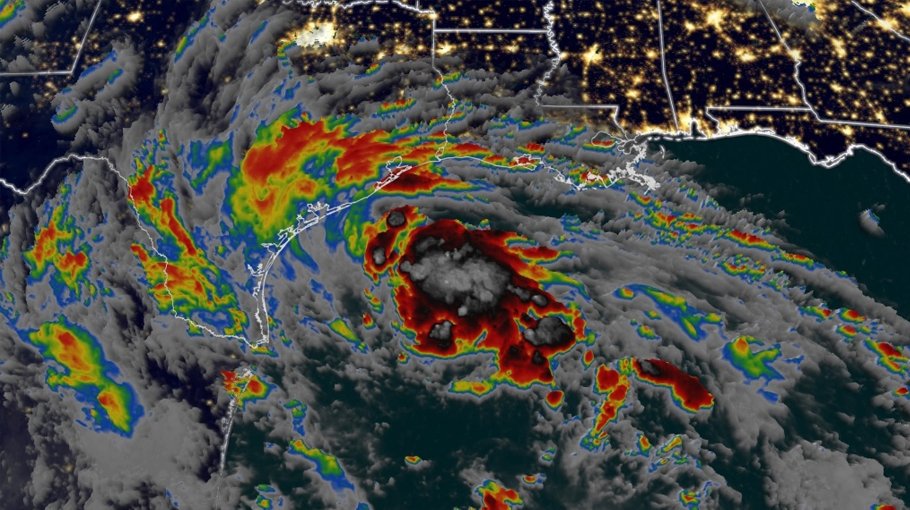 Tropical storm Harold makes   landfall in   US Texas