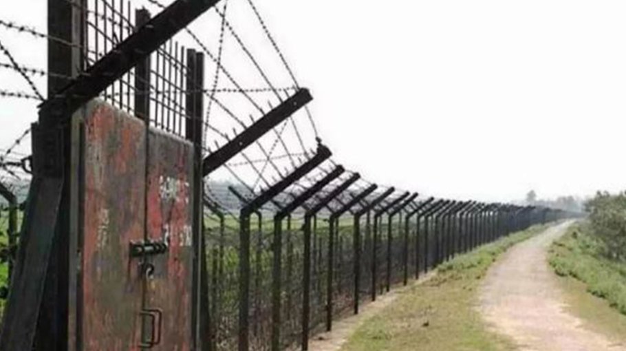 Bangladeshi youth shot dead along Chapainawabganj border