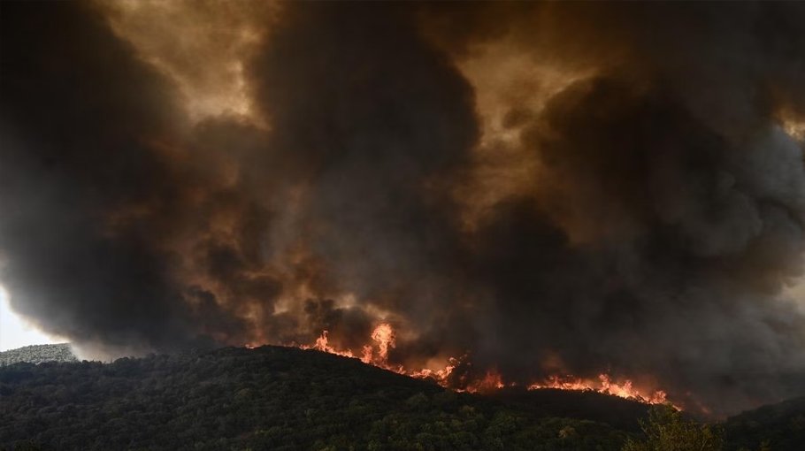 Greece struggles to gain upper hand on sixth day of fires