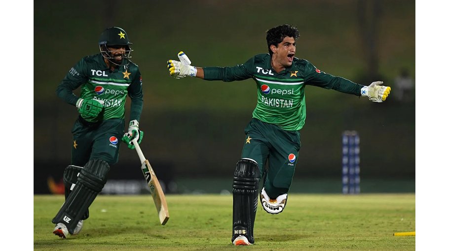 Pakistan orchestrate late heist to seal series
