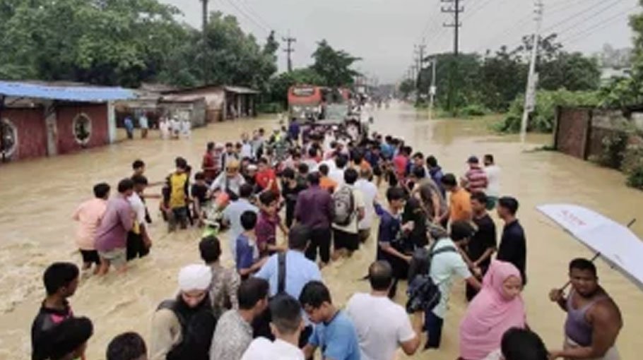 Child goes missing after falling into waterlogged drain in Ctg