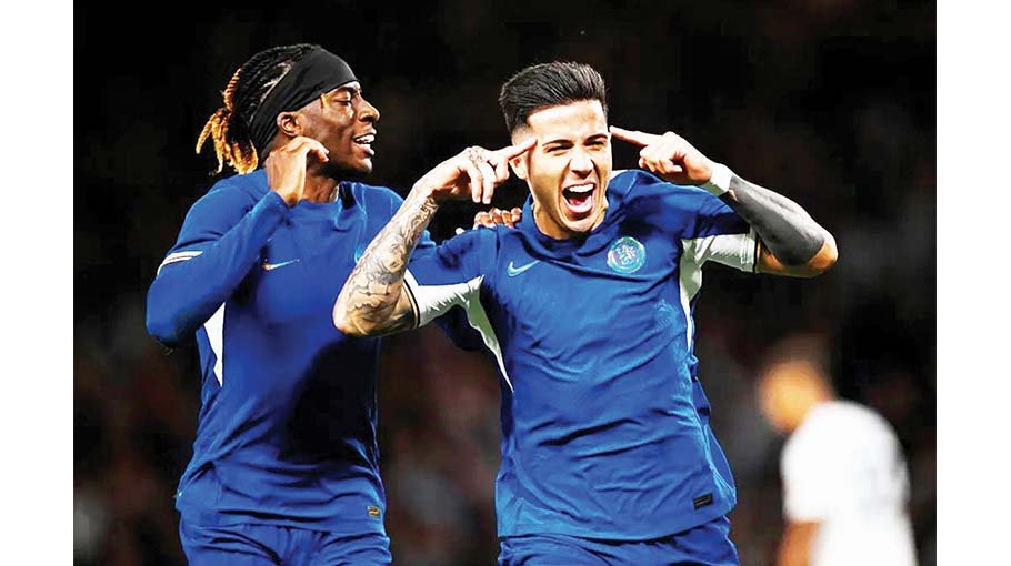 Chelsea, Everton survive League Cup scares