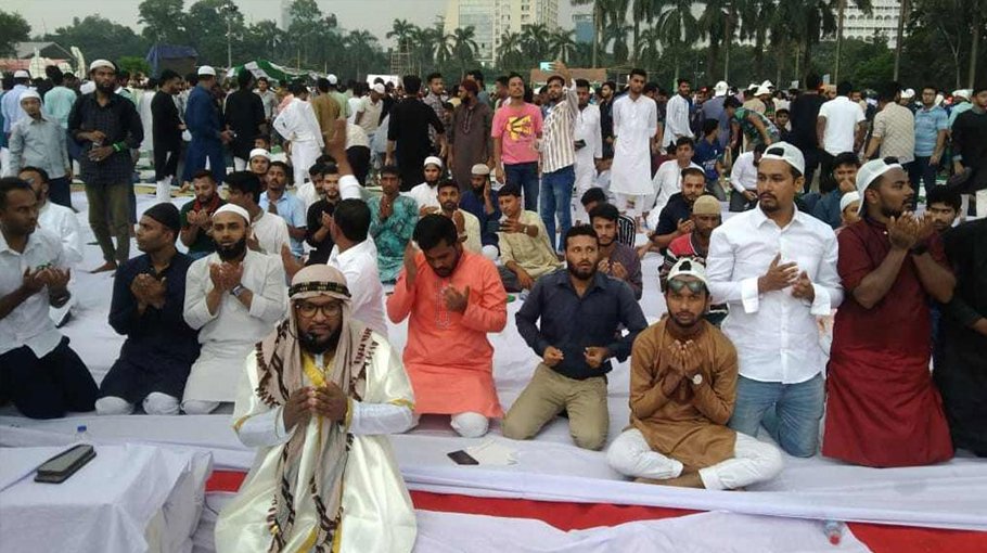 BCL workers, leaders offer Jummah prayers at Suhrawardy Udyan 