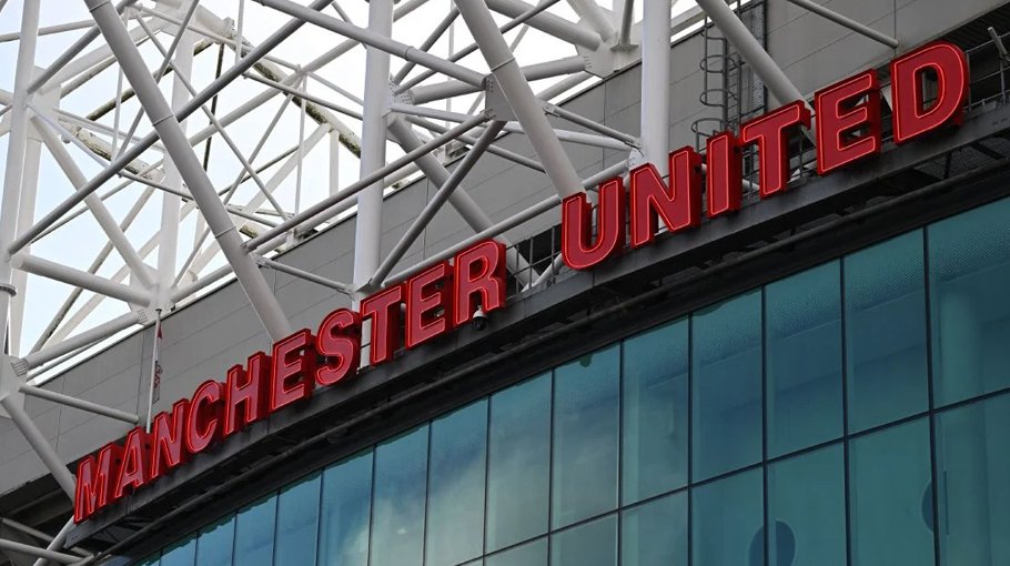 Man Utd share price tumbles with club sale in question