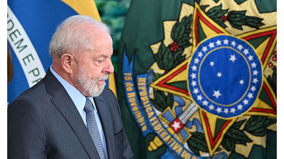 Brazil’s Lula draws in center-right parties to ease passage of laws