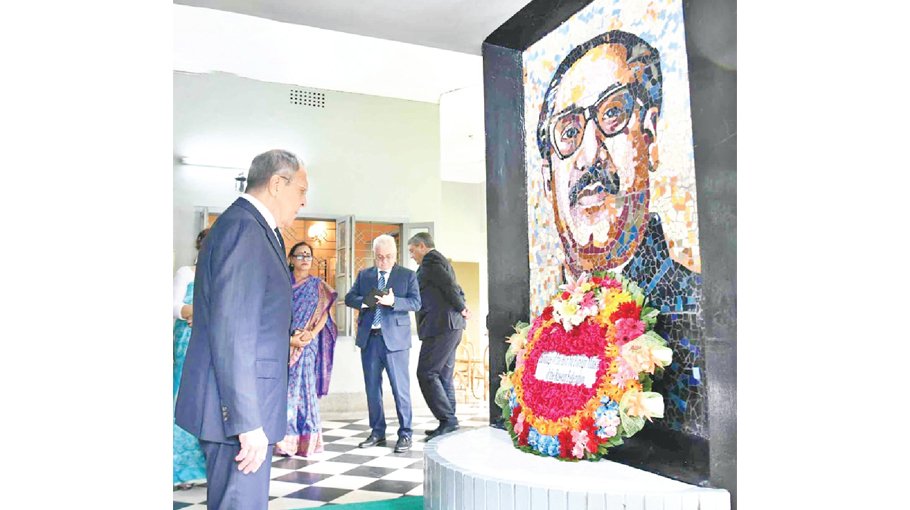 Lavrov pays homage to Bangabandhu