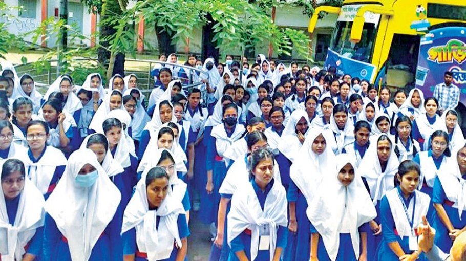 Mobile science exhibition held at Ctg school
