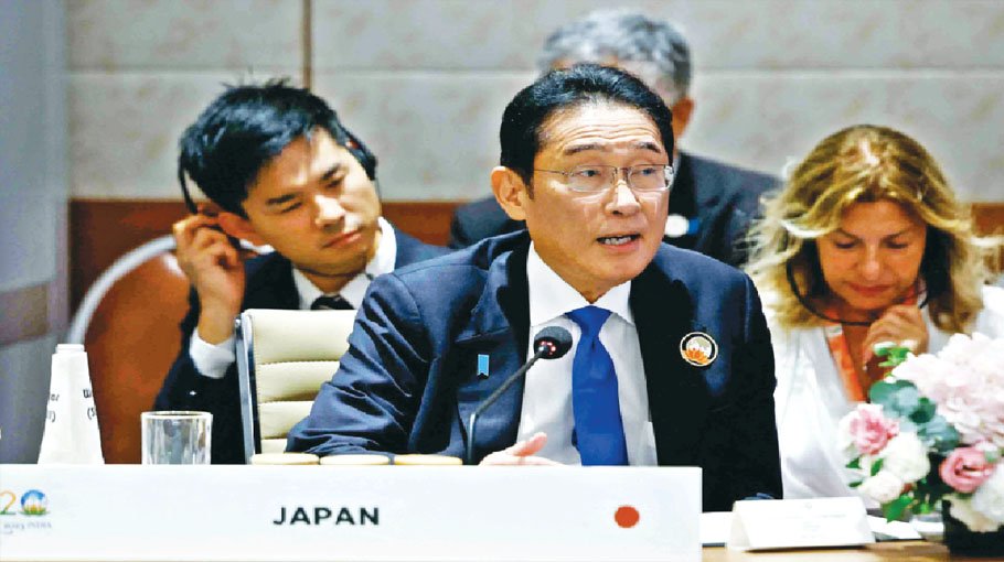 Japan PM replaces foreign, defence  ministers in cabinet reshuffle