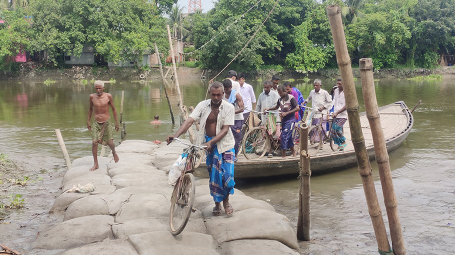  Narail Sadar UZ goes without a  concrete bridge for 50 years 
