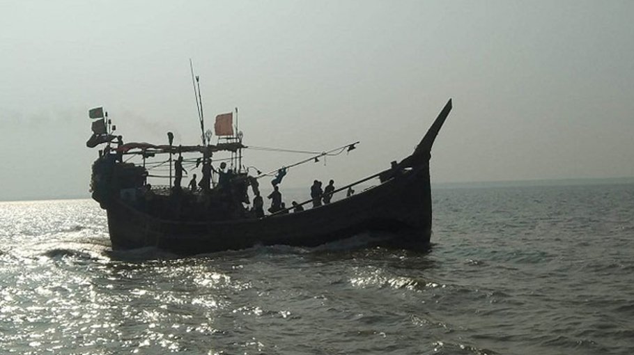 17 fishermen stranded in Bay for 3 days as trawler engine fails