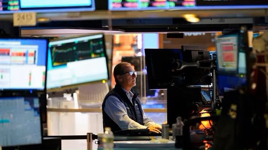 US stocks sink as tech optimism fades
