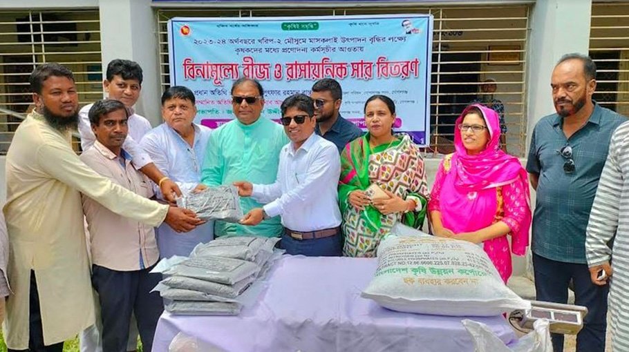 180 farmers get seeds,  fertiliser in Gopalganj