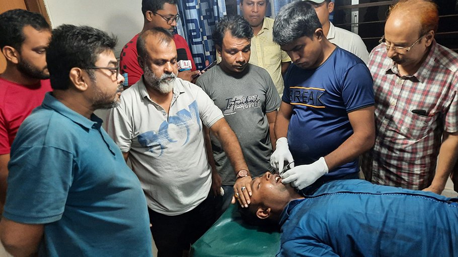 Miscreants attack Jhenaidah journo, house vandalised 