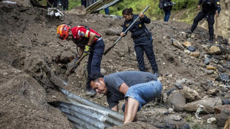 ­Six dead, 13 missing after Guatemalan river sweeps away homes