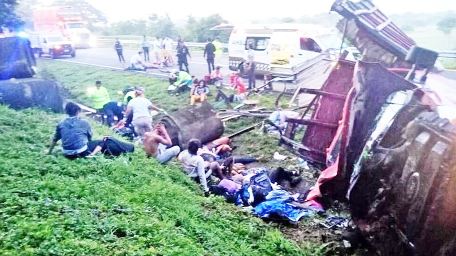 10 migrants feared killed in Mexico  truck accident
