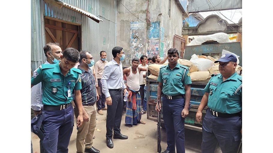 Banned polythene warehouse busted, fined in Ctg