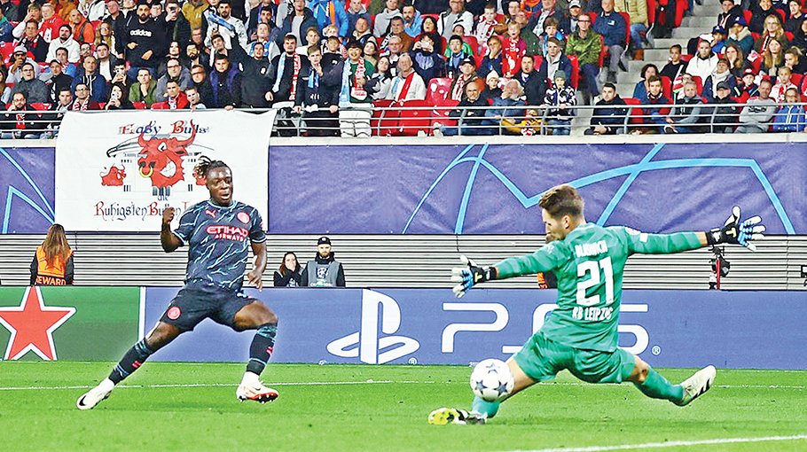 Alvarez, Doku strike late to push Man City past Leipzig