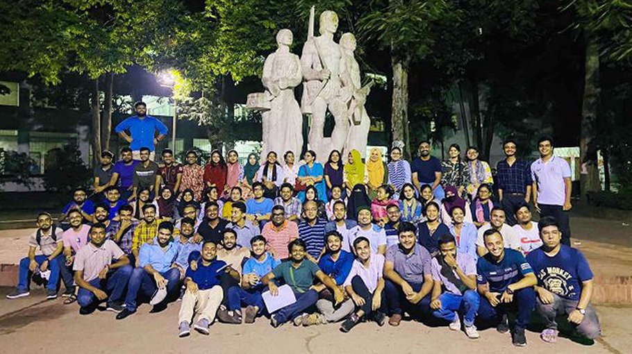 72 DU History dept students stuck at St Martin’s