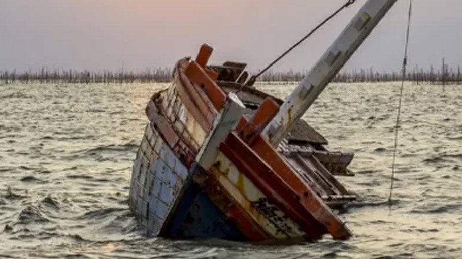 One killed, 5 missing as trawler capsizes in Meghna