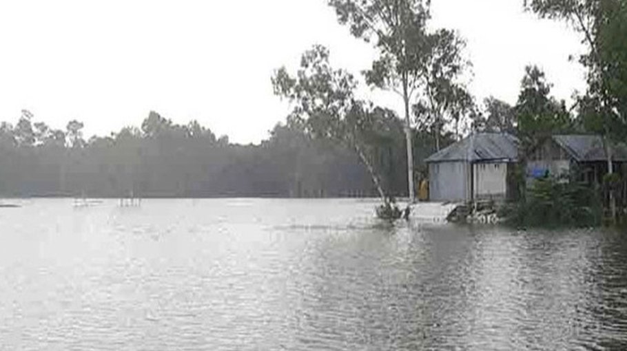 Fear of flood looms over Sirajganj as Jamuna keeps swelling